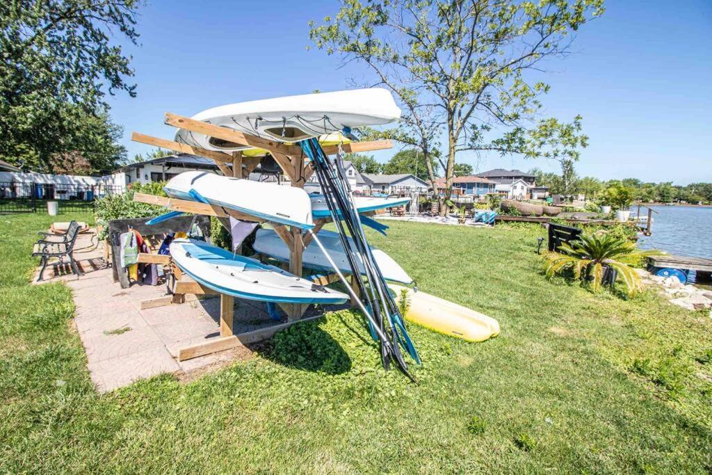 2 Bedroom Getaway On The River/Close To Marina Belle River Esterno foto