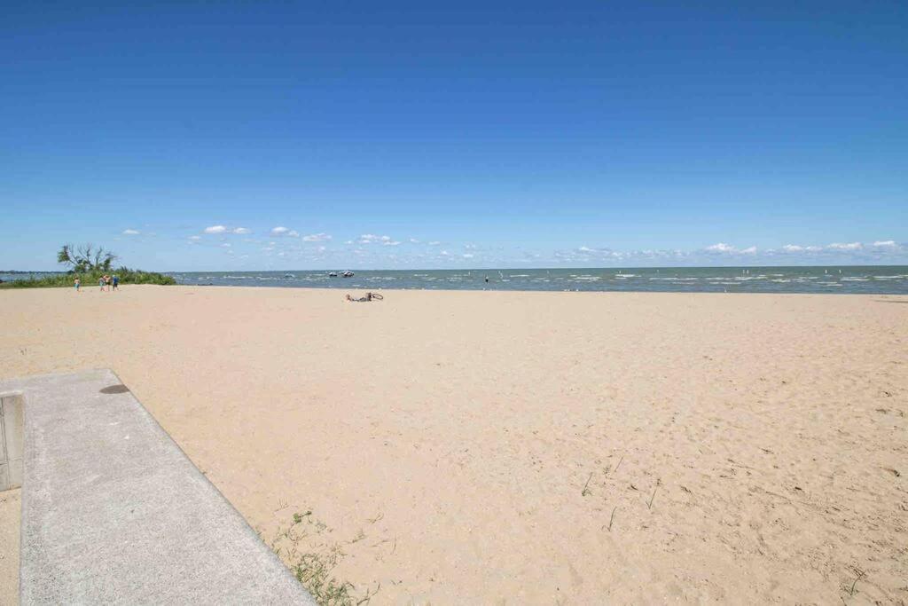 2 Bedroom Getaway On The River/Close To Marina Belle River Esterno foto